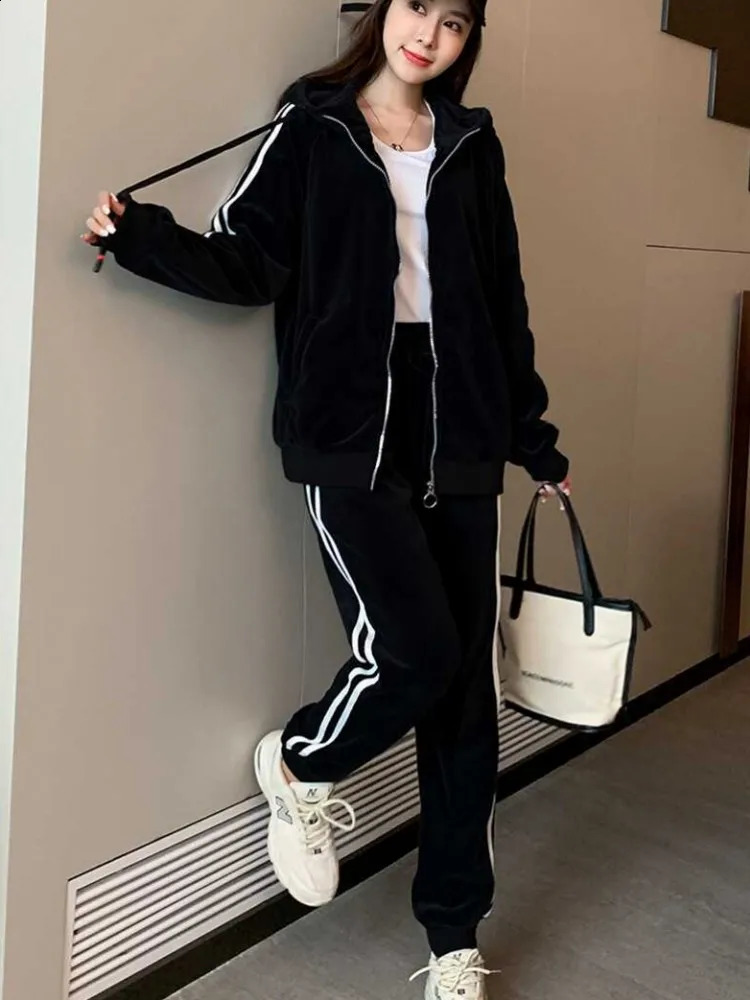 Winter Women Thick Warm Fleece Liner Sport Tracksuit Side Striped Hooded Jacket Outdoor Running Set Velvet Jogging Training Sets 251027