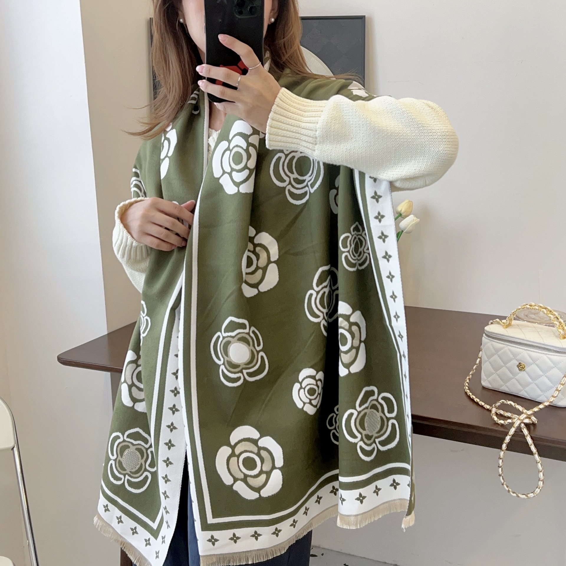 Charm Flower Pattern Design 185*65cm Versatile Scarf That Can Be Draped Over Shoulders Fashionable Gift Scarf For Autumn And Winter Essential Scarf Fo
