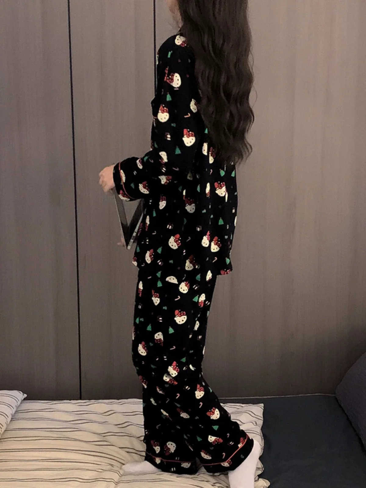 Sanrio 2PcsSet Christmas Hello Kitty Pajama Set Anime Cute Womans Home Wear Cartoon Casual Pajamas Couple Sleep Clothing Loungewear L251028