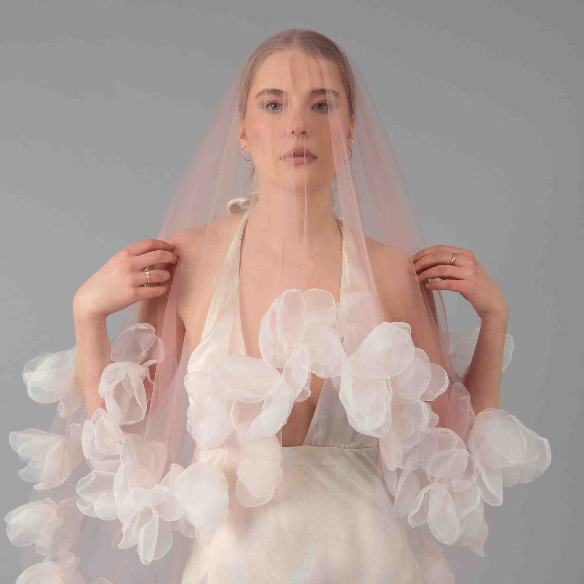 Elegant Wedding Veil Two Layer Lace Handmade 3D Flower Elbow Length Bridal Veil Soft Tulle Brides Wedding Accessories