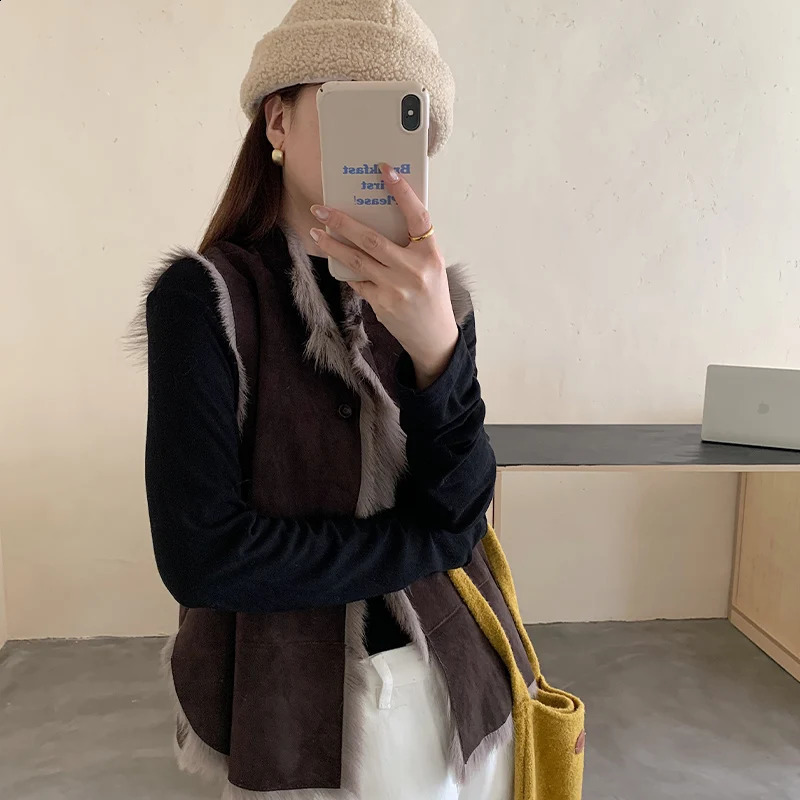 Women Leather Vest Fur Collar Sleeveless 100 genuine rabbit fur 2025 Biker Moto Jacket Winter Warm Outerwear 251014