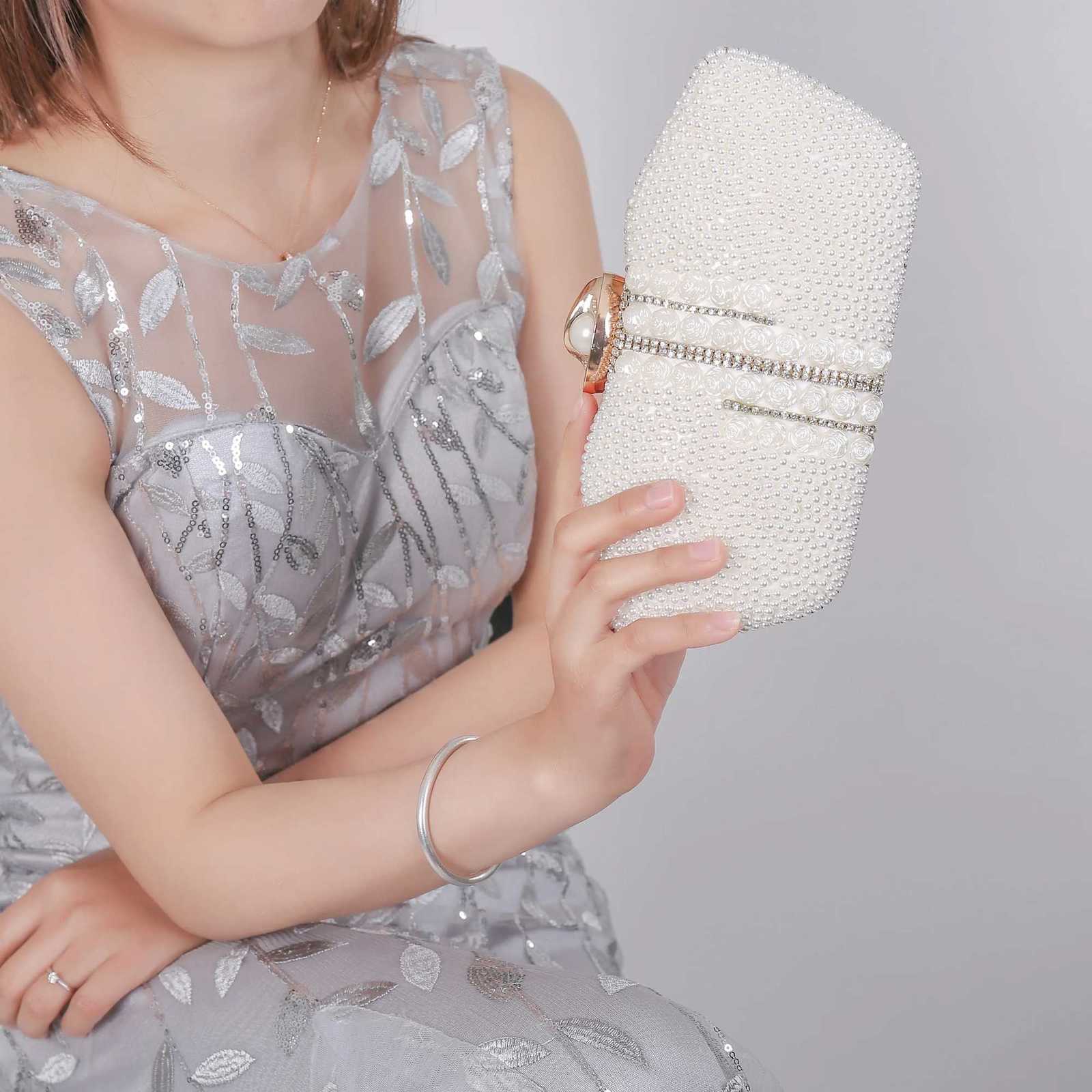 Elegant Light Pearl OneShoulder Evening Clutch Bag for Women HandBeaded Metal Chain Dinner Bag Customizable H251027