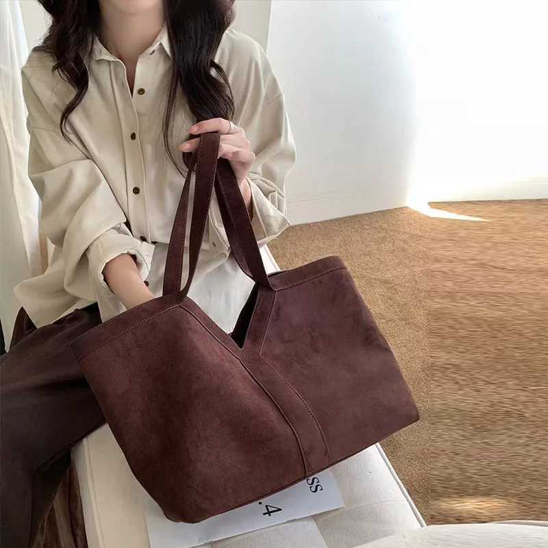 Premium Pu Leather Large Capacity Armpit Tote Bag Luxury Women Simple Fashion Shoulder Bag Brand Yshaped Design Commuter HandbagW251028