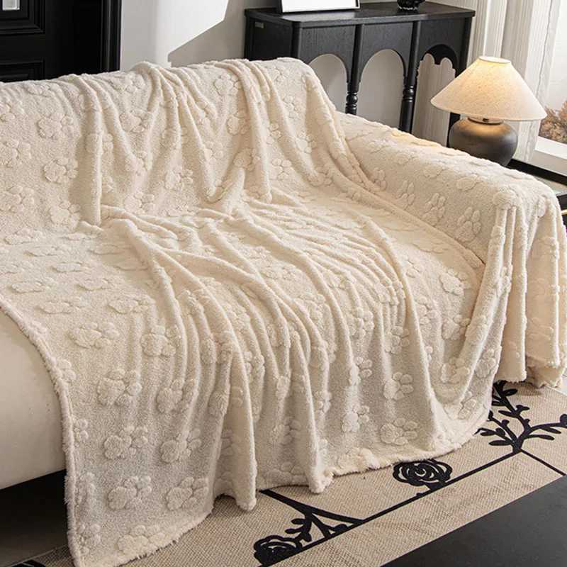 Cute Cat Paw Jacquard Sofa Towel Lovely Solid Color Plush Keep Warm Couch Slipcover AllInclusive Recliner Cover for Living Room C251028