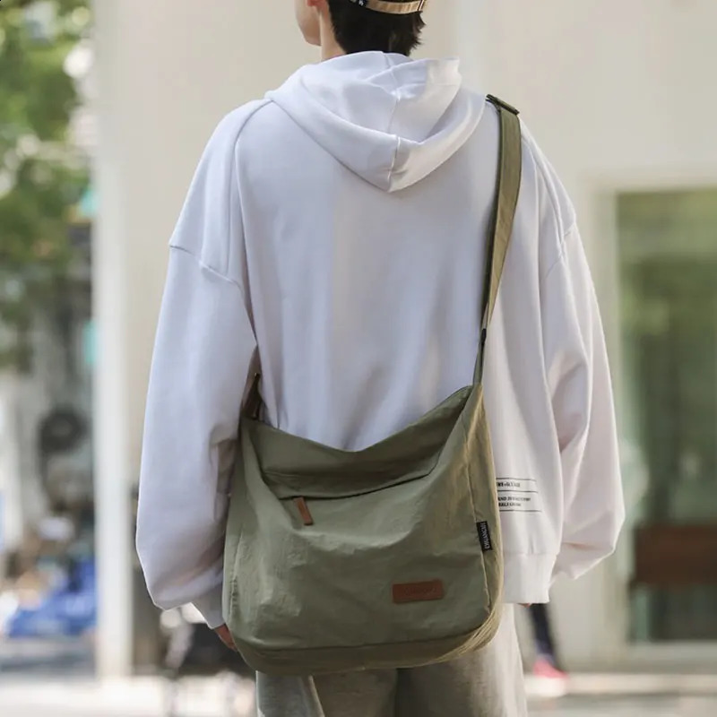 Casual Crossbody Bag for Women and Men Lightweight Large Capacity Boys Girls Student Shoulder Teenager Messenger Bags 251018