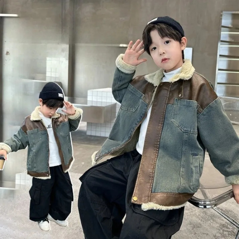 2025 Winter Boys FleeceLined Thickened Distressed Denim Patchwork Jacket Tween Boys Streetwear Style Warm Winter Coat 251027
