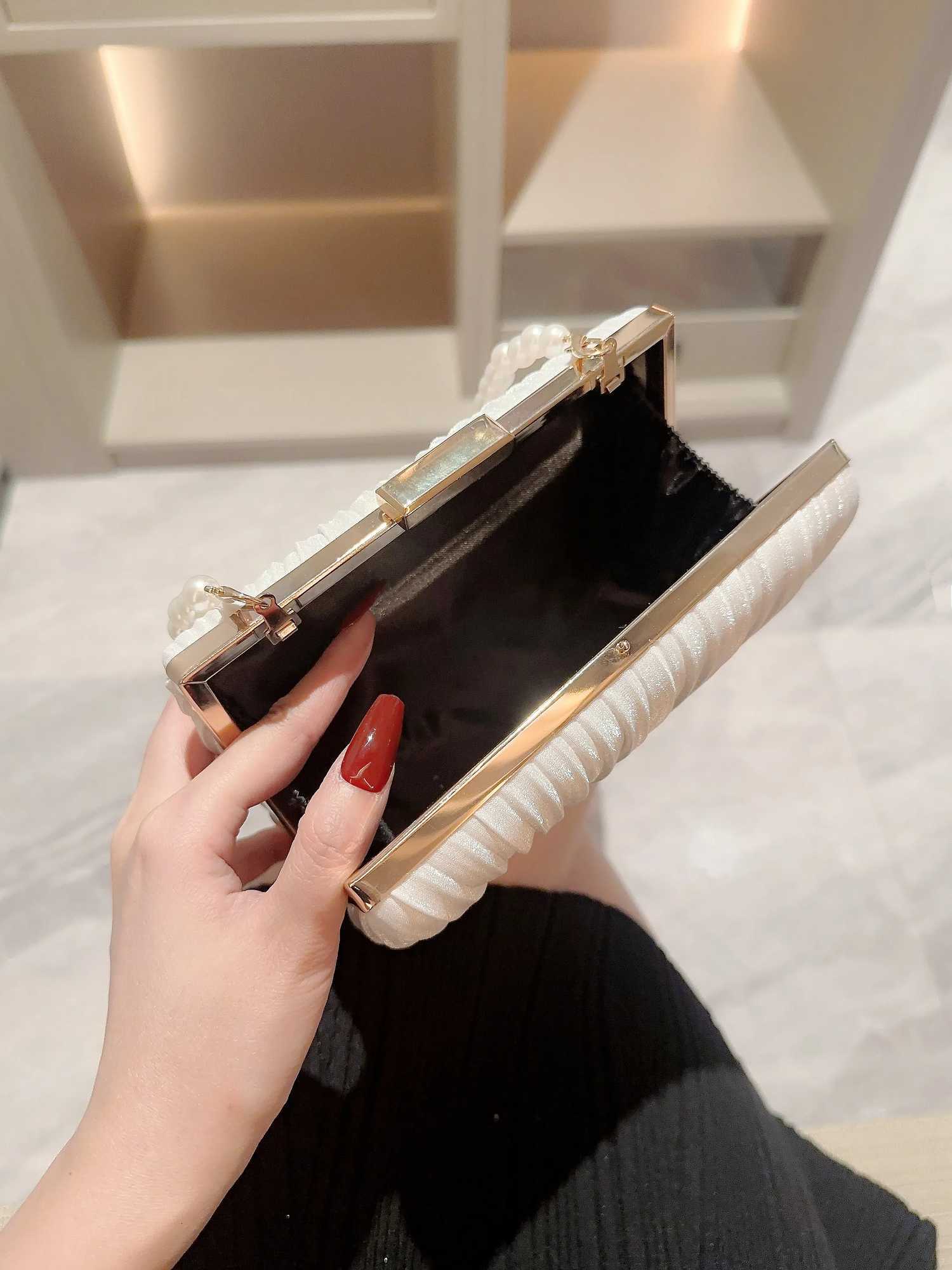 Ladies casual Pleated Design Satin Box Dinner Bag Faux Pearl Handbag Romantic Wedding Bag Bridal Bag Banquet Bag Evening Bag Prom Bag Chain Bag H25102