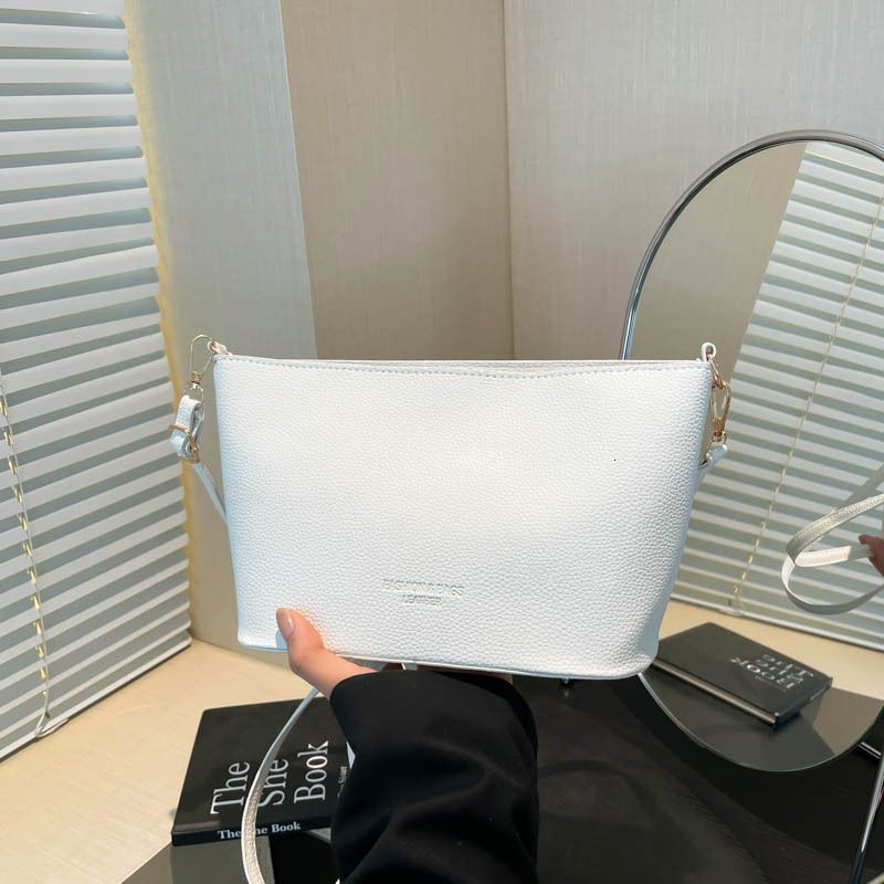 Free Delivery Designer Bag Texture Large Capacity For Women 2025 New Summer Versatile Crossbody Fashionable Commuting Single Shoulder Bucket Luxury Bag