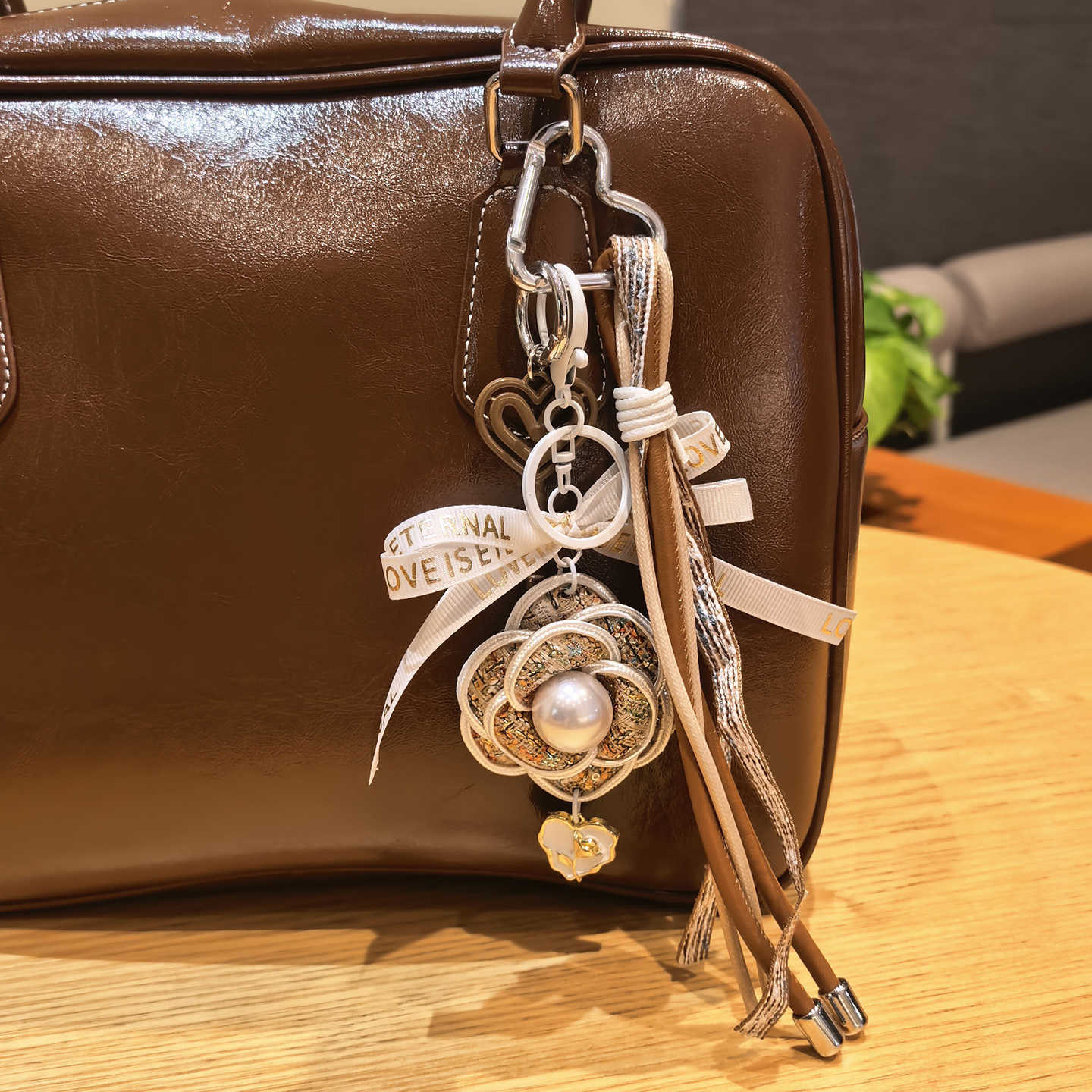 Style Pearl Camellia Car Keychain Womens Bag Pendant Keychain Creative AccESSory J251118