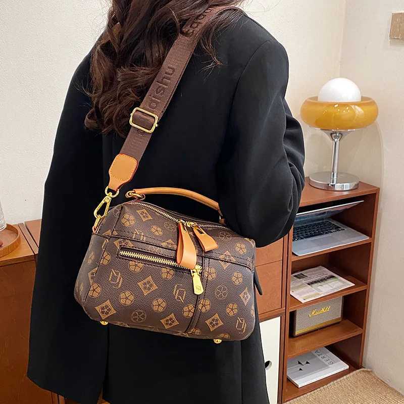 2025 Printed Shoder Bag Luxe Crossbody Purse for Wen Fi DaytoNight Tote Elegant Sling Bag Chic Top Handle Bag D251028