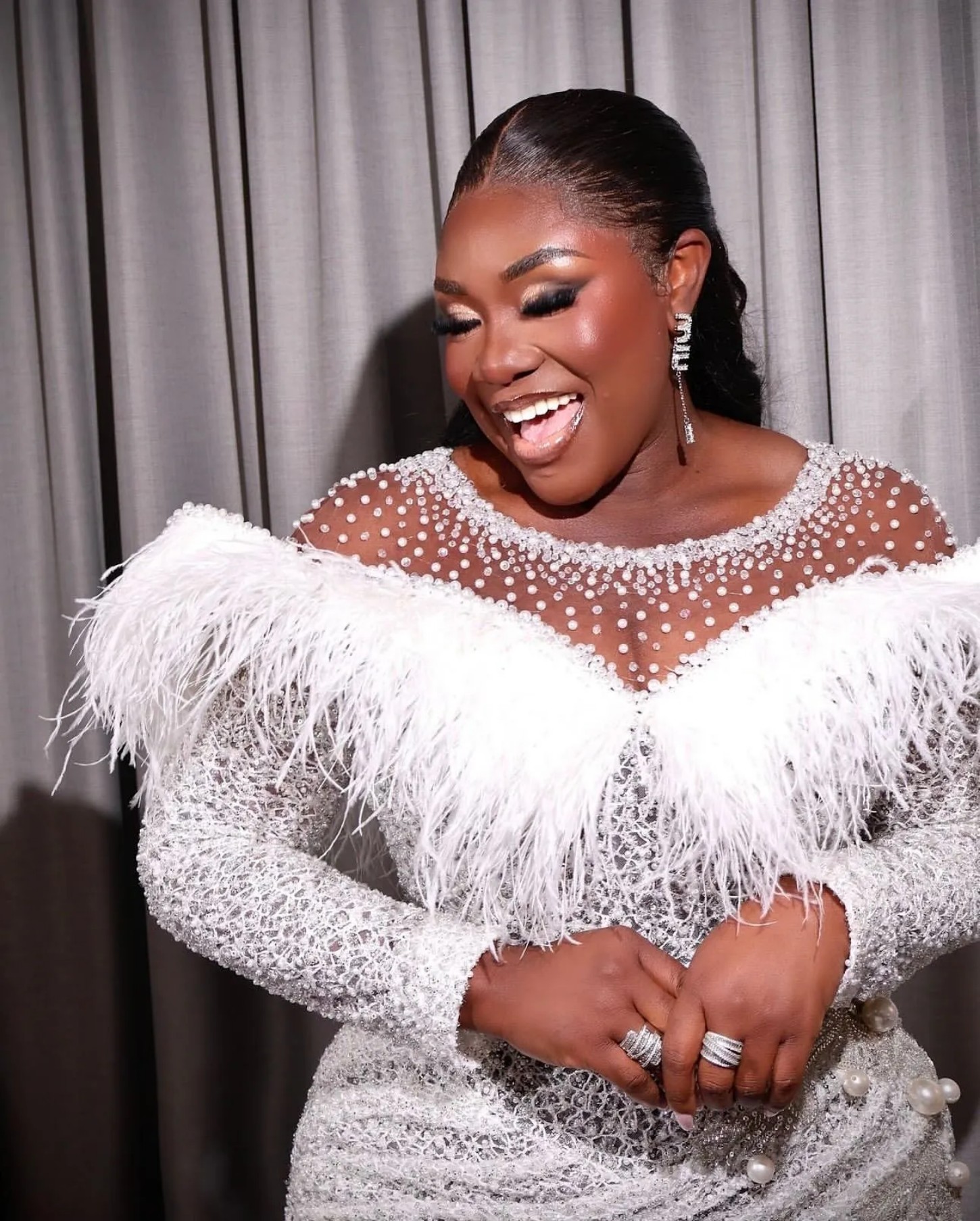 Aso Ebi Arabic Plus Size Bridal Gown in White with Pearls Feather Lace Vintage Elegant and Sheer Neck