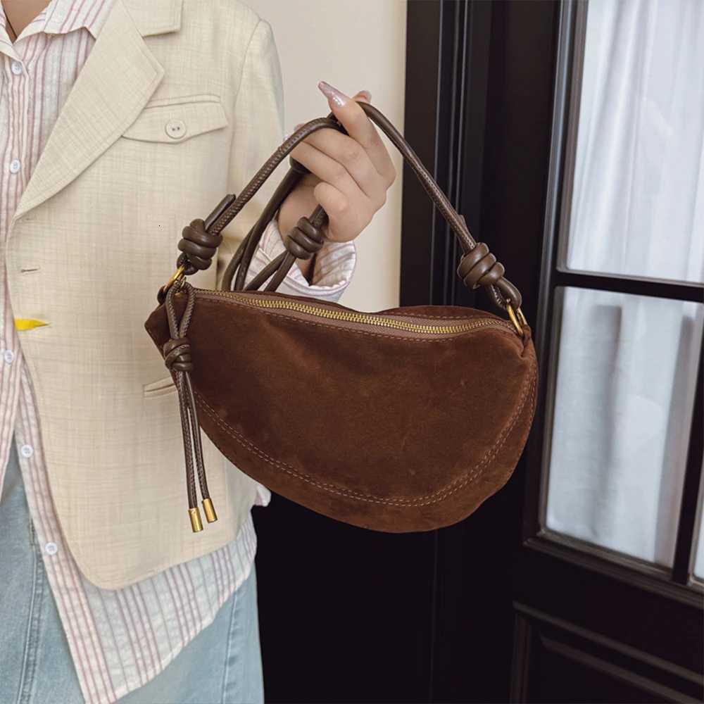 Vintage Womens Large Capacity New Autumn and Winter Niche Design Single Shoulder Crossbody Bag Commuting Dumpling BagT251028