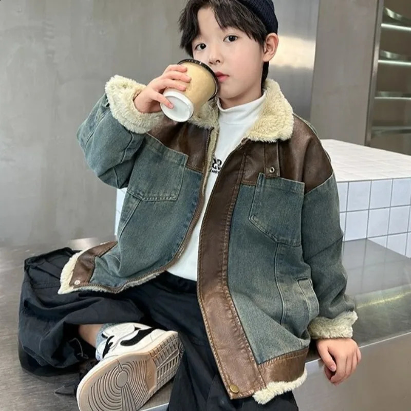 2025 Winter Boys FleeceLined Thickened Distressed Denim Patchwork Jacket Tween Boys Streetwear Style Warm Winter Coat 251027