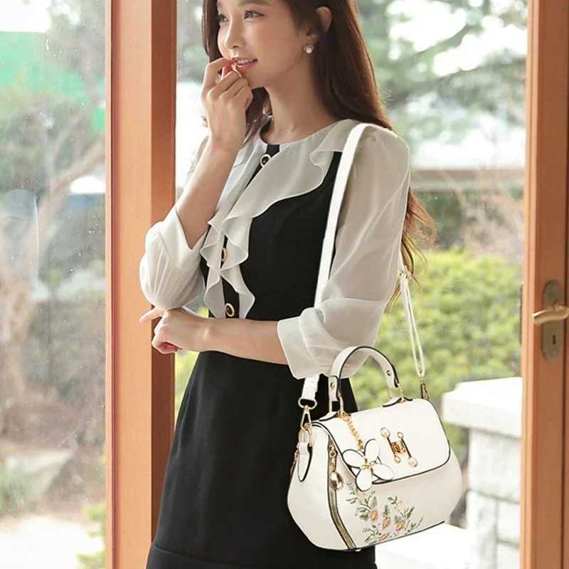 Embroidered Handbag Hot Selling Women Bag New Network Red Fashion Crossbody Bag Versatile Popular Bag PU LeatherT251028