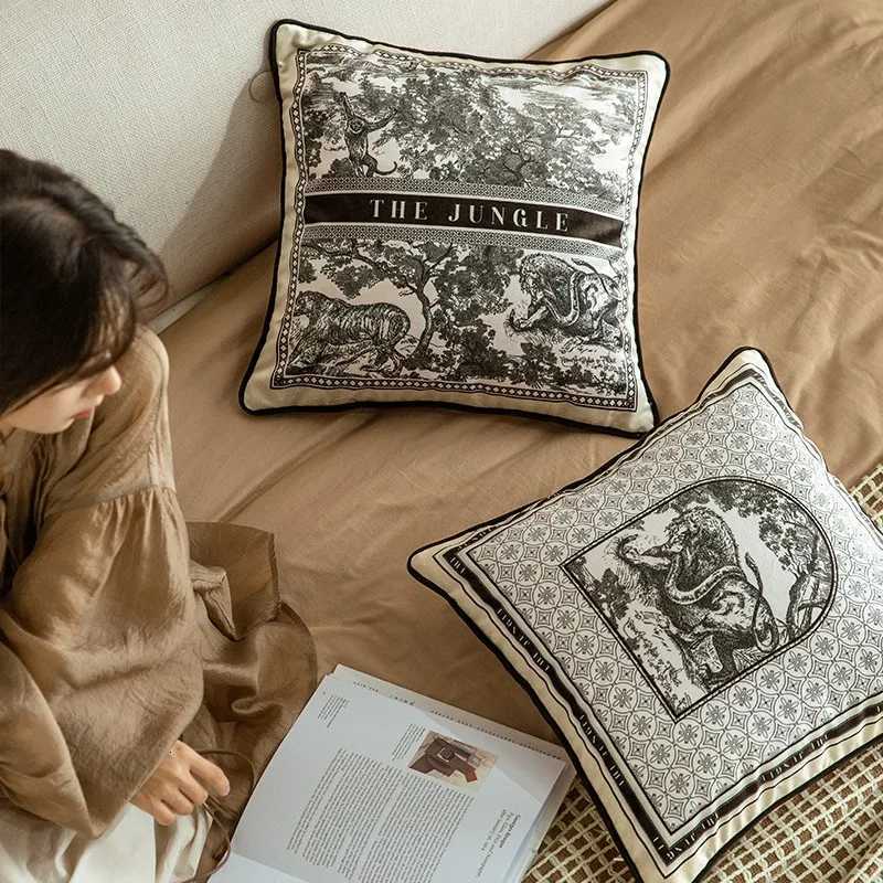 Pillow Case Jungle Velvet Cushion Cover 45x45cm Throw case Shell French Country Road Vintage Home Sofa Bedroom Decoration Light Luxury C251028