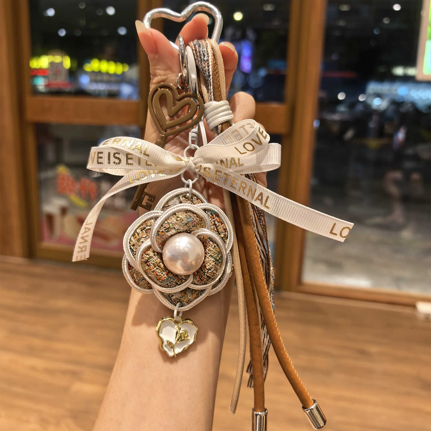 Style Pearl Camellia Car Keychain Womens Bag Pendant Keychain Creative AccESSory J251118