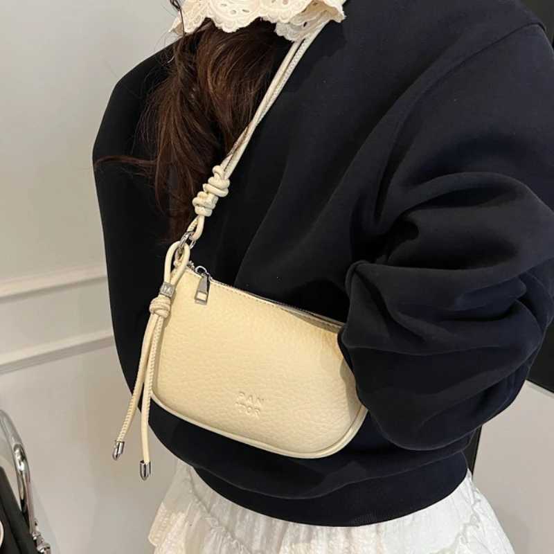 Ladies Crossbody Bag Is Fashionable Versatile Solid Color Exquisite Design Daily Commuting Casual Shoulder Bag HandbagW251028