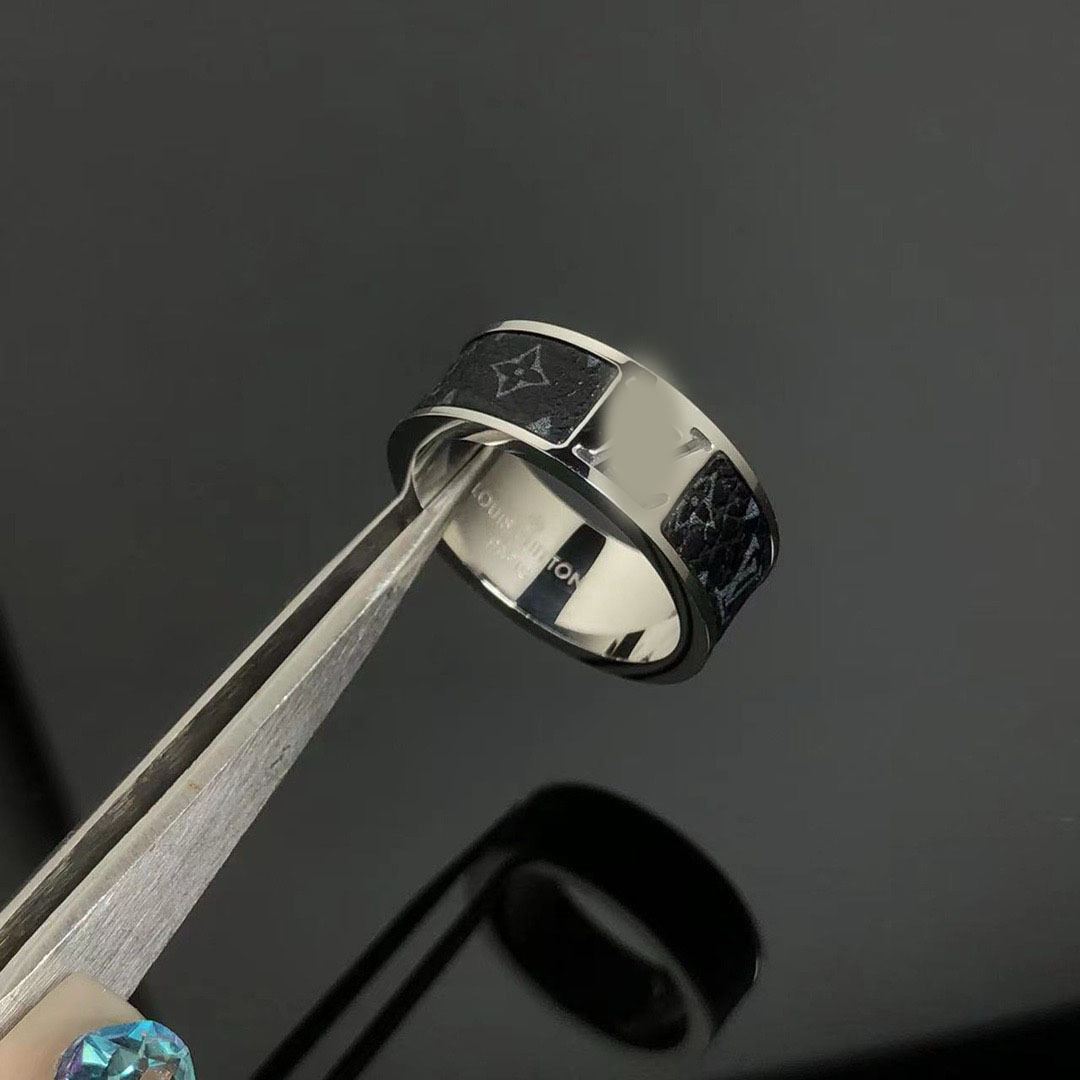 High quality Luxury designer boy leather solid hollow V Ring 18K white Gold Silver Titanium Steel Rings branded engrave Women men love Jewelry big size USA 6 7 8 9 10 11