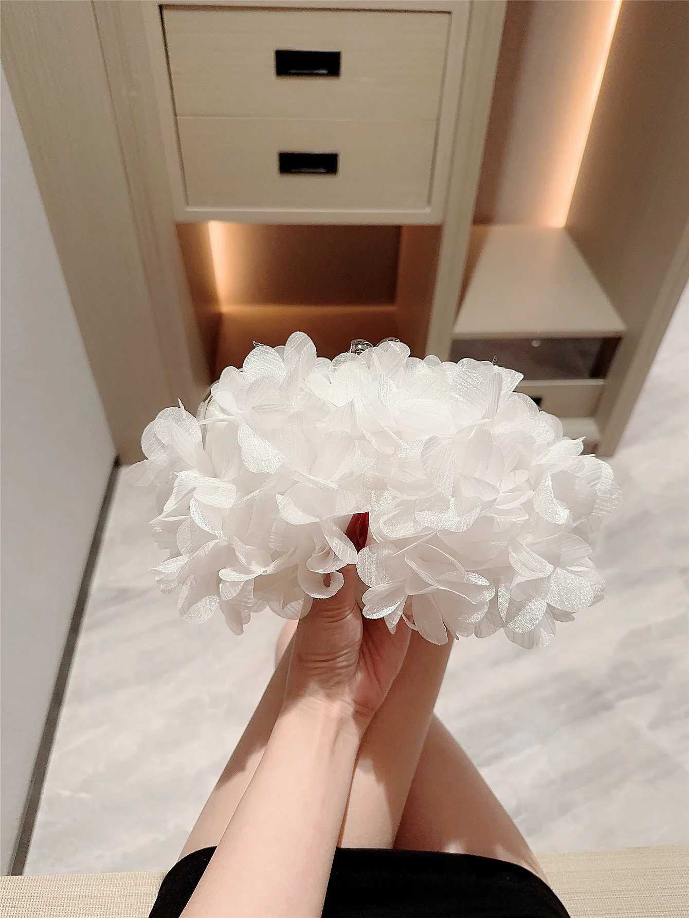 Lady Spring Summer white Wedding Bag Flower Design Romantic Bridal Bag Clutch Prom Bag Party Bag Evening Bag Dress Bag Chain Bag Wine Handbag H251027