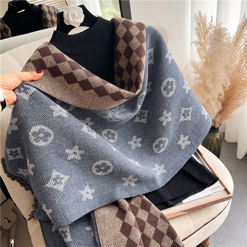 Free shipping Designer Scarves 2025 Autumn Winter New Fashionable Versatile Checkered Scarf for Women Warm Thick Shawl