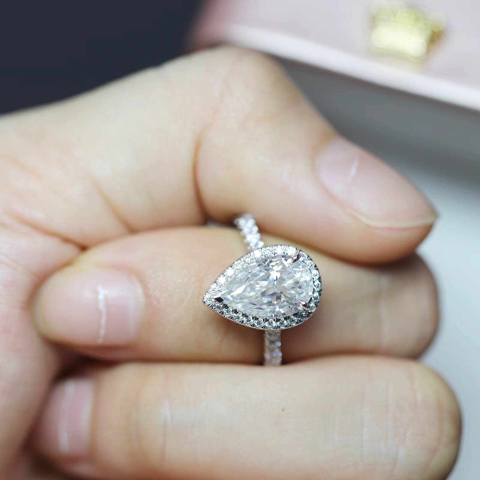 Hot Sales 3ct Pear Moissanite Engagement Ring 7x11mm Pear Cut halo Ring Band Micro Pave Stonek 14K White Gold Rings for Bridal
