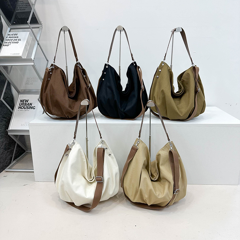 Autumn women's simple and fashionable large capacity synthetic leather handbag, new fashionable college student daily commuting lightweight shoul