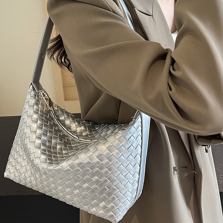 Luxury Brand Designer Bag Underarm Bag For Women Large Capacity 2024 New Fashion Niche Design Single Shoulder Handbag Trendy Pillow Bag This Year