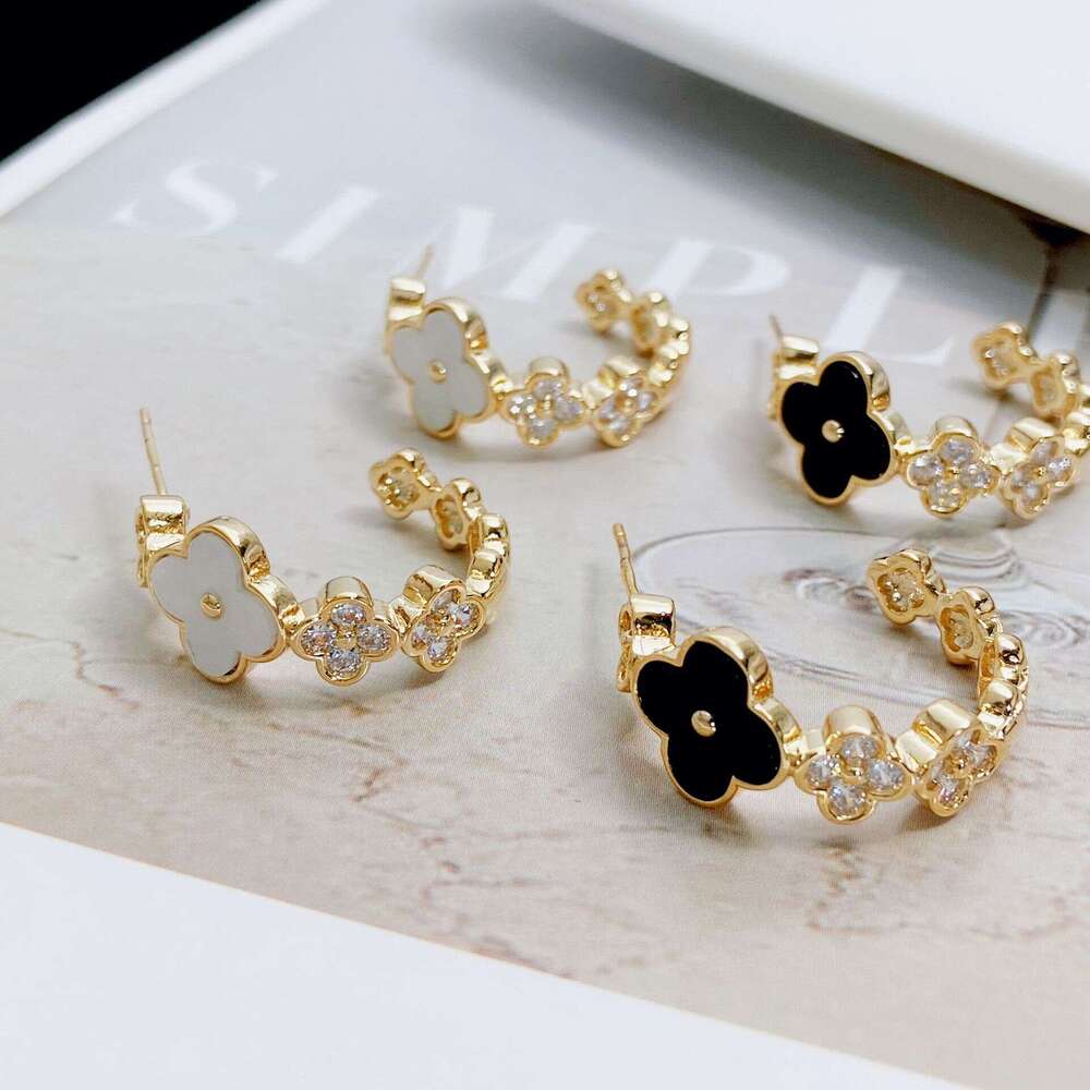 Light Micro Inlaid Zircon Four-Leaf Flower Splicing C Hoop Earrings Sier Needle Elegant Fashion High-End Feel Ear Jewelry