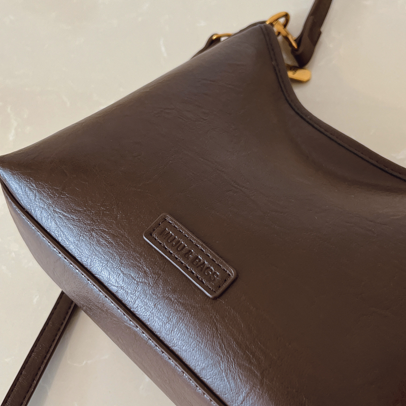 Summer women's simple and fashionable large capacity synthetic leather handbag, new fashionable college student daily commuting lightweight cross