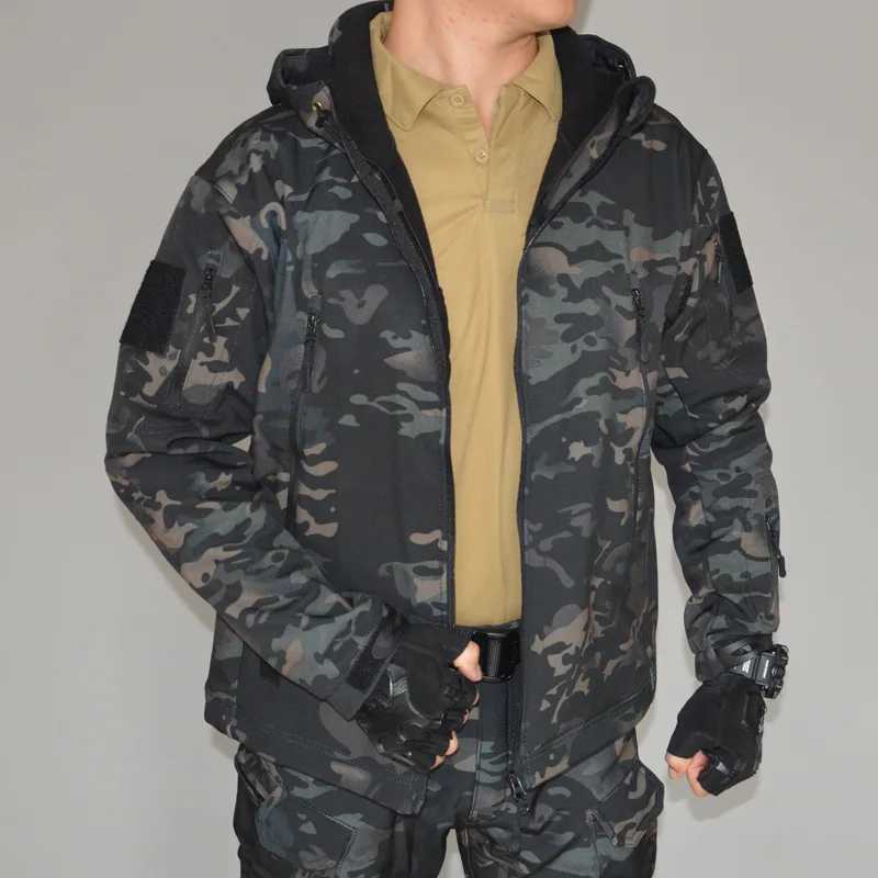 5XL 6XL Winter Fleece Jacket Men Soft Shell Tactical Waterproof Camouflage Coat Clothing WindbreAKers X251028