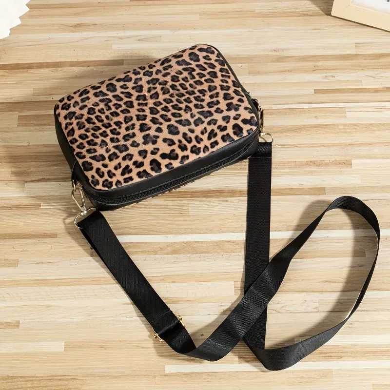 Leopard Print Crossbody Bag for Women Fashion Casual Shoulder Bag Lightweight Purse Versatile for Office Daily Going OutW251028