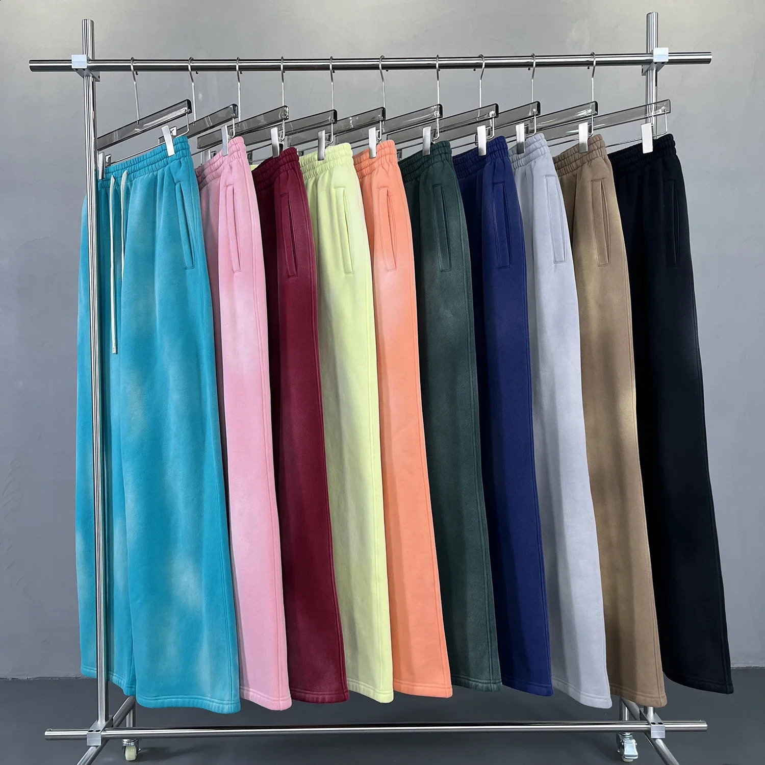 Winter Fleece Sweatpants Men Splashing Ink Spray Dyeing Wash Distressed Wide Joggers Grinding Edges Baggy Plush Pants 251027