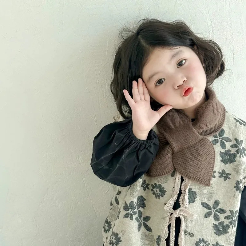 Korean Style Baby Scarf Simple Solid Color Crossover Neck Warmer Warm Soft Knit for Infant Toddler Outdoor Easy Match Outerwear 251027