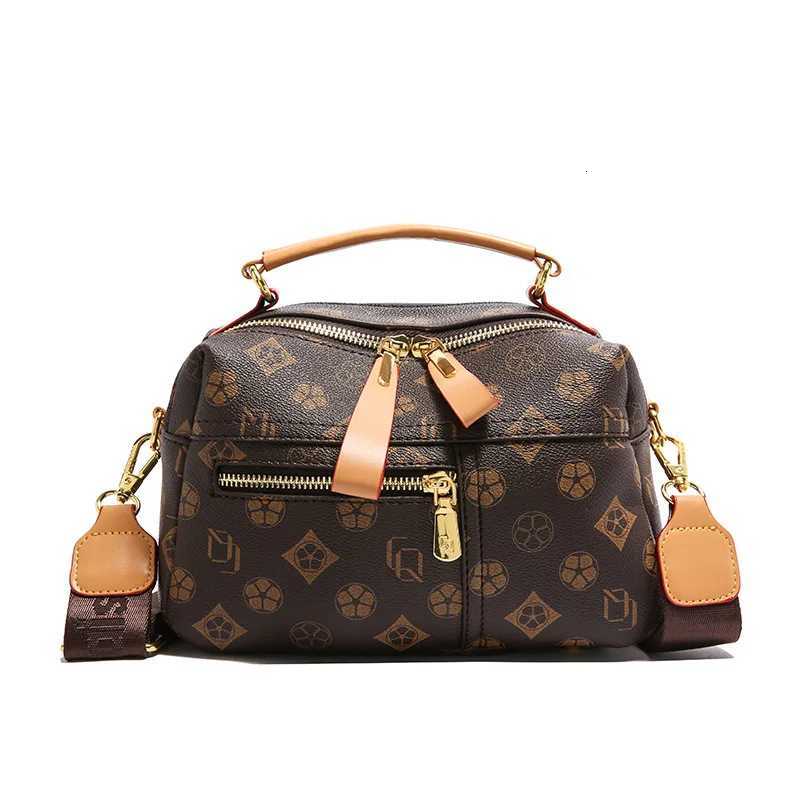 2025 Printed Shoder Bag Luxe Crossbody Purse for Wen Fi DaytoNight Tote Elegant Sling Bag Chic Top Handle Bag D251028