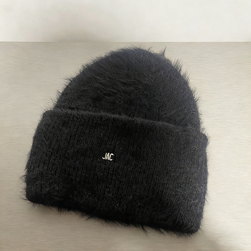 Designer Beanie New Winter Hat Couple Simple And Fashionable Outdoor Warm Cold Cap Plush Knitted Hat