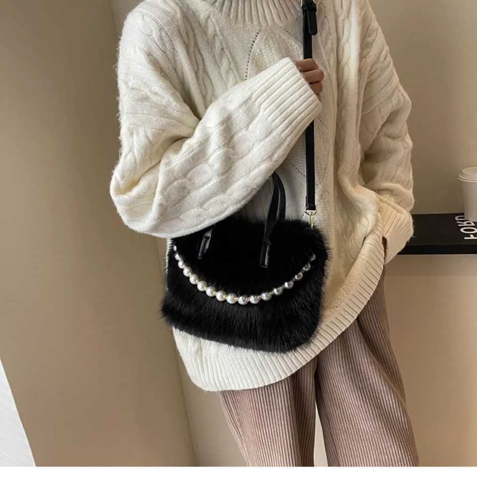 Fairy Handbag Pearl Chain Plush Small Square Bag For Women Fashion Elegant Shoulder Crossbody Bag Autumn Winter Versatile TotesT251028