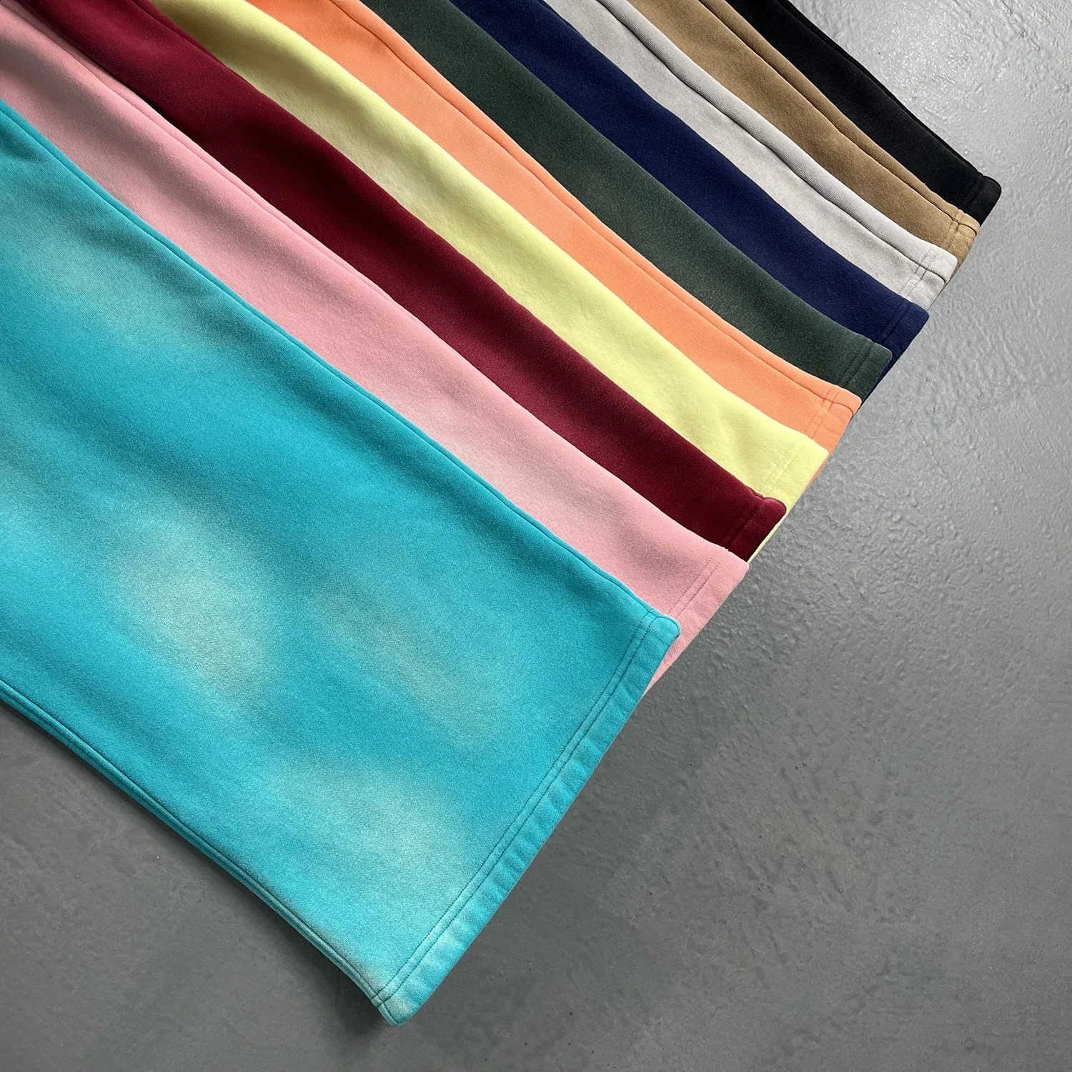 Winter Fleece Sweatpants Men Splashing Ink Spray Dyeing Wash Distressed Wide Joggers Grinding Edges Baggy Plush Pants 251027