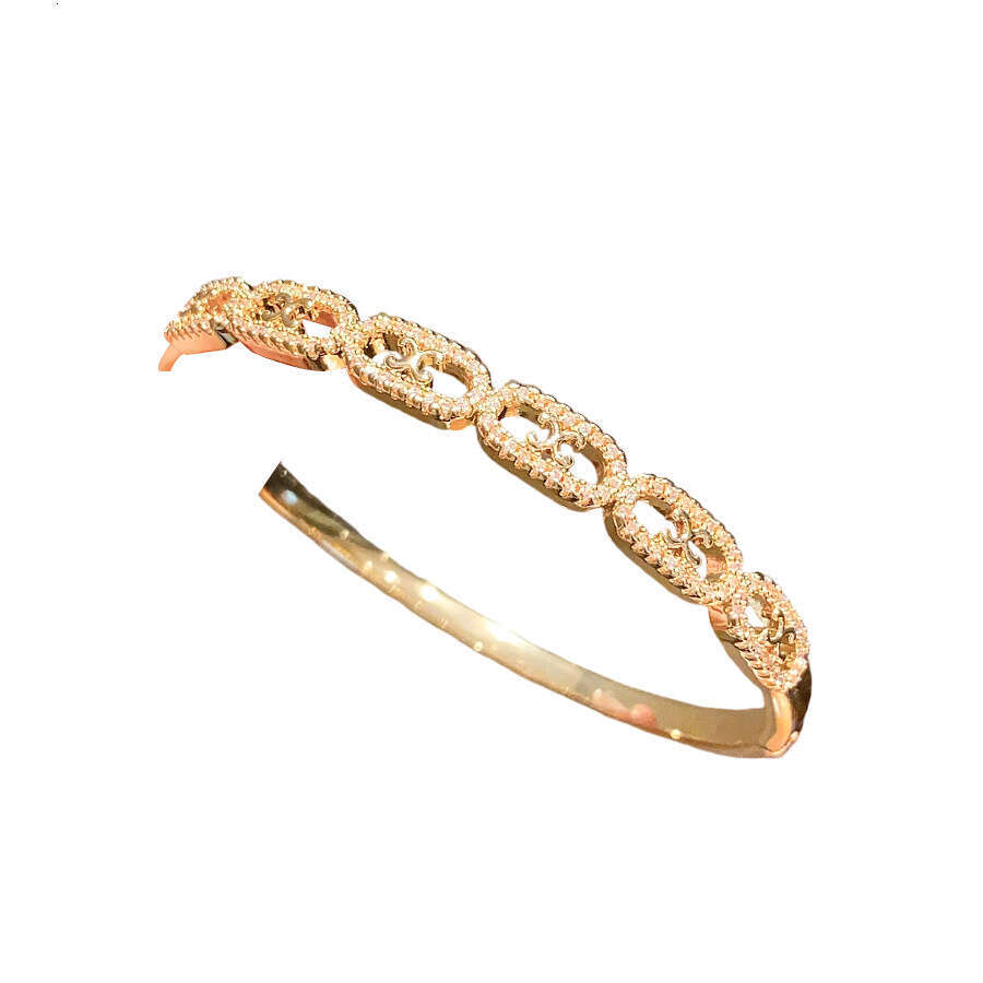 Real Gold Plated Zircon Oval Clasp Niche Fashion Versatile Bracelets Light High End Feel Jewelry