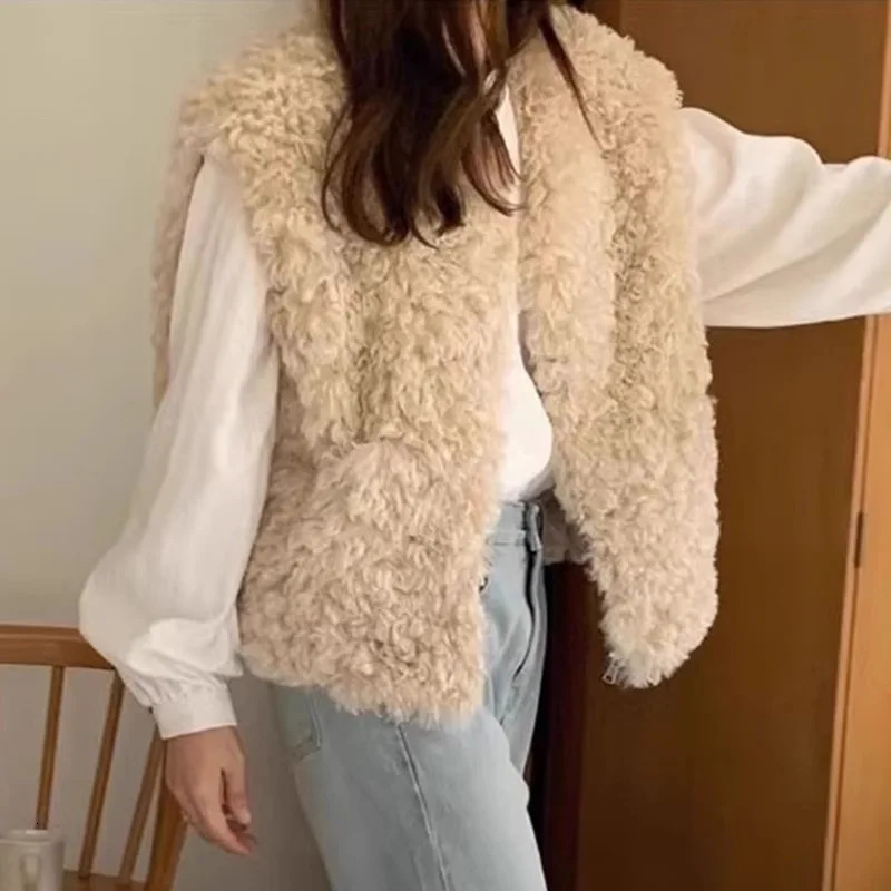 Fur OnePiece Vest For Women In Autumn And Winter Fashionable Retro French Lambhair Short Loose Vest 251027