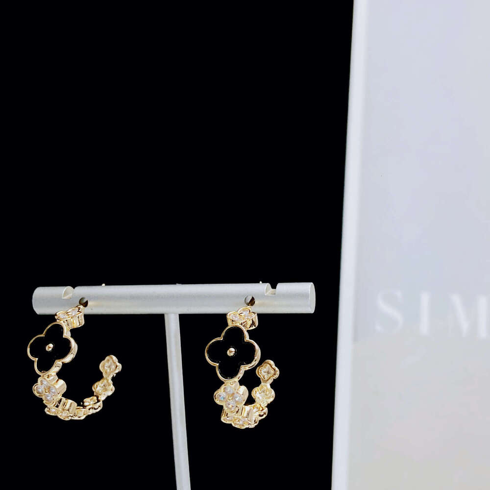 Light Micro Inlaid Zircon Four-Leaf Flower Splicing C Hoop Earrings Sier Needle Elegant Fashion High-End Feel Ear Jewelry