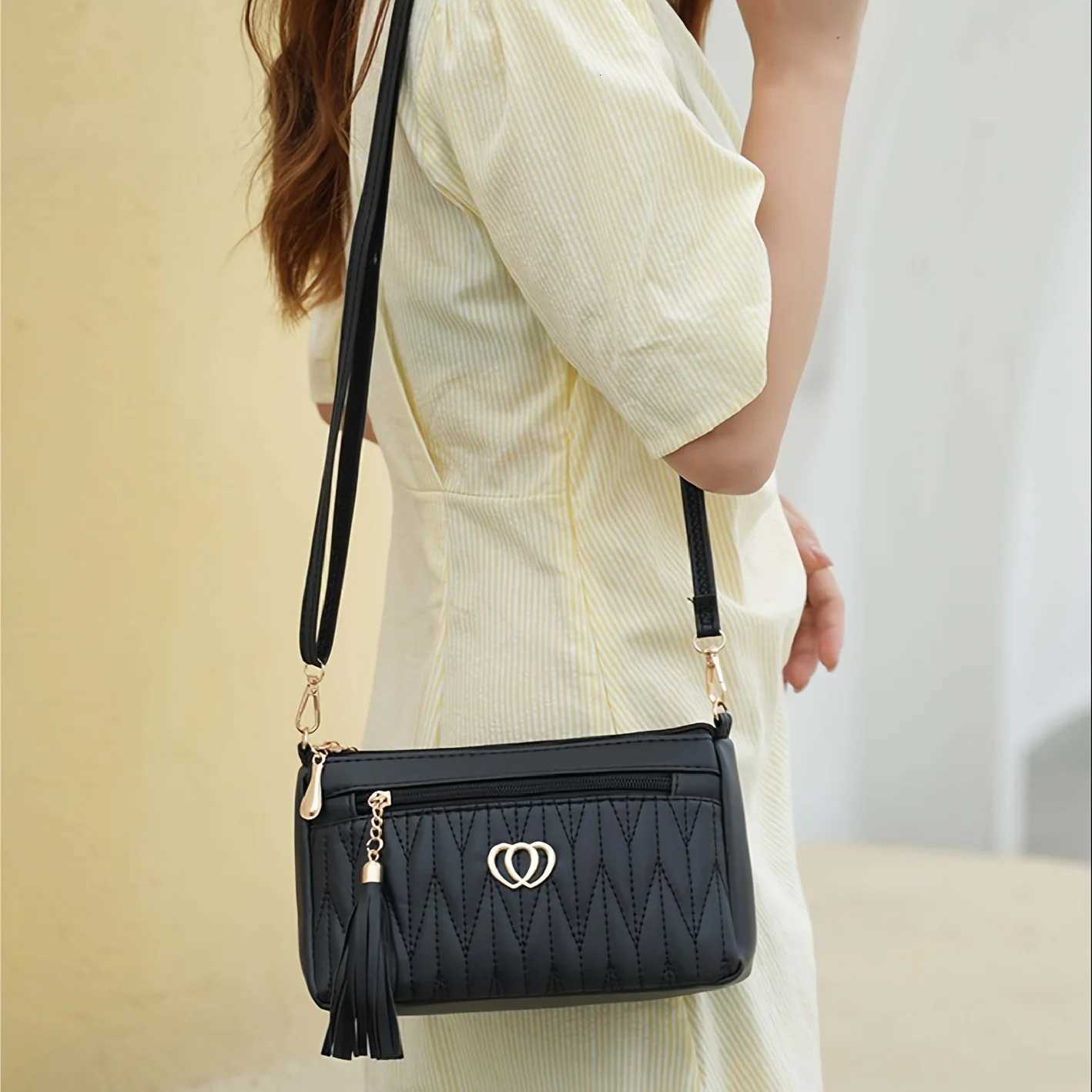 Classic Quilted Crossbody Bag for Women Vintage Synthetic Leather Shoulder Strap Handbag Phone Wallet for Everyday EssentialsT251028