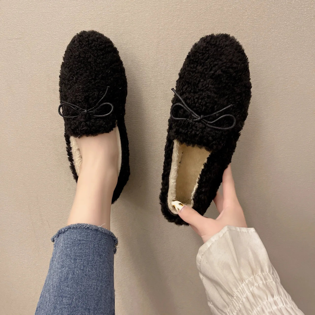 Fashion Womens Winter Warm Outdoor Shoes Ladies Casual Plush Flats SlipOn Loafers Moccasins Femme Winter Cotton Shoes 251023