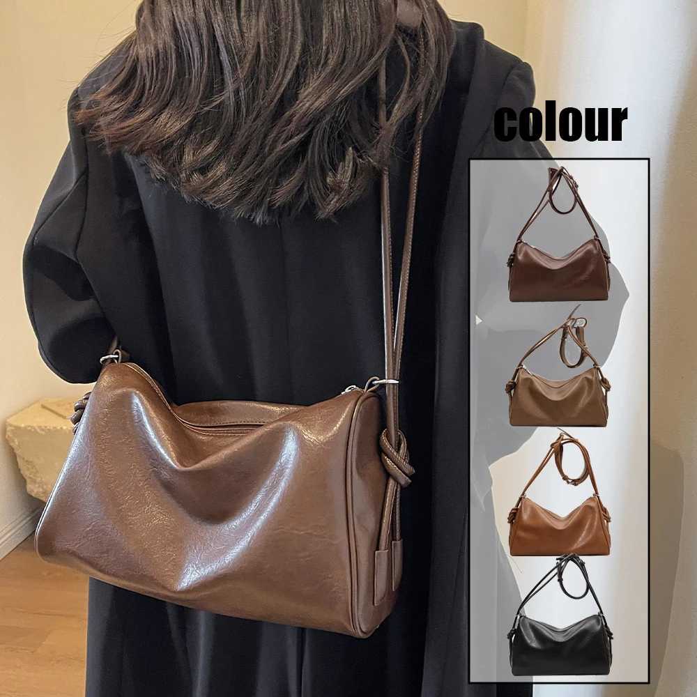 Autumn and Winter Vintage LargeCapacity Bag New Popular Versatile Crossbody Bag Fashionable Commuting Shoulder BagT251028