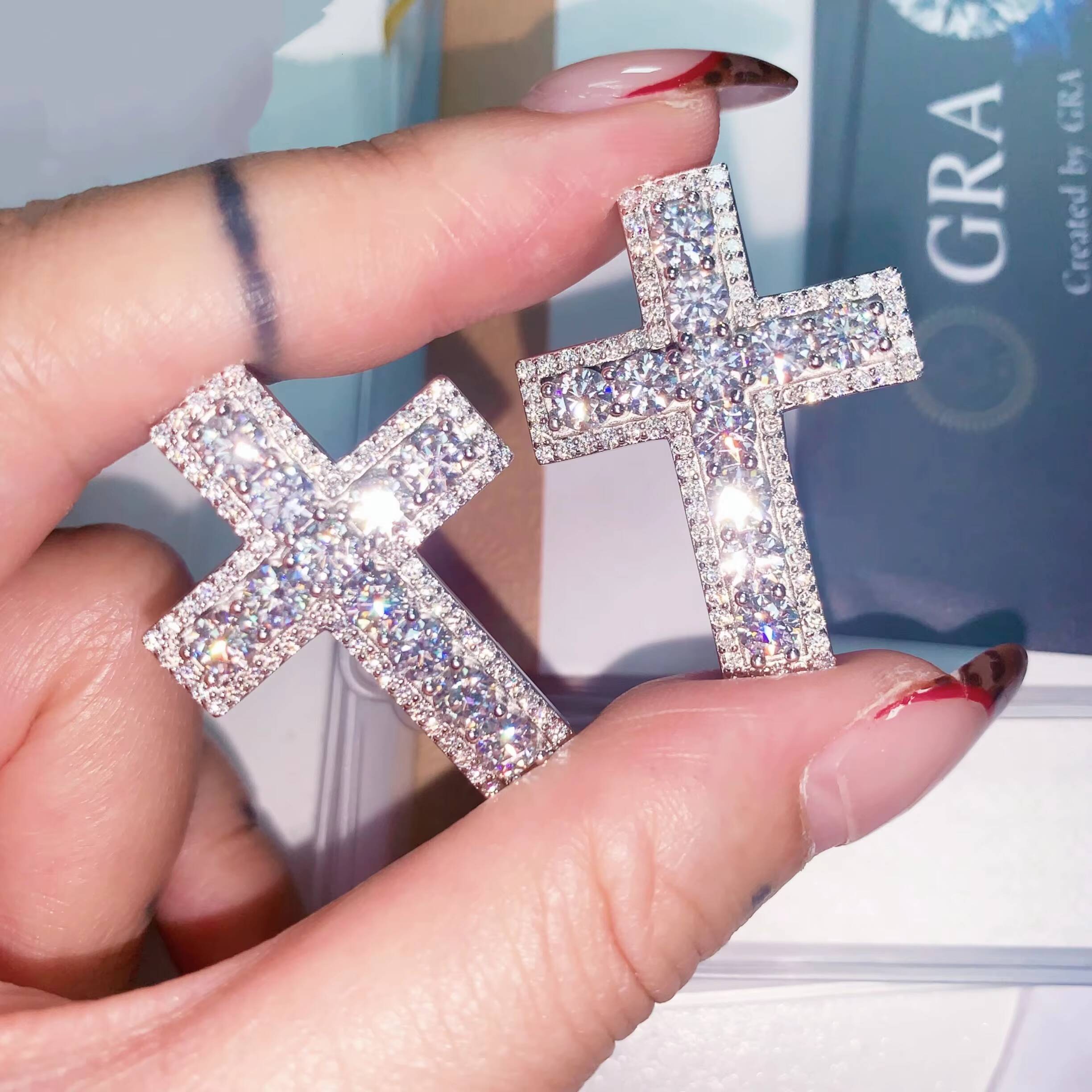 Affordable Halo Setting One Row Cross Pendant VVS Moissanite Pendants Iced Out Jewelry Custom Cross Pendant