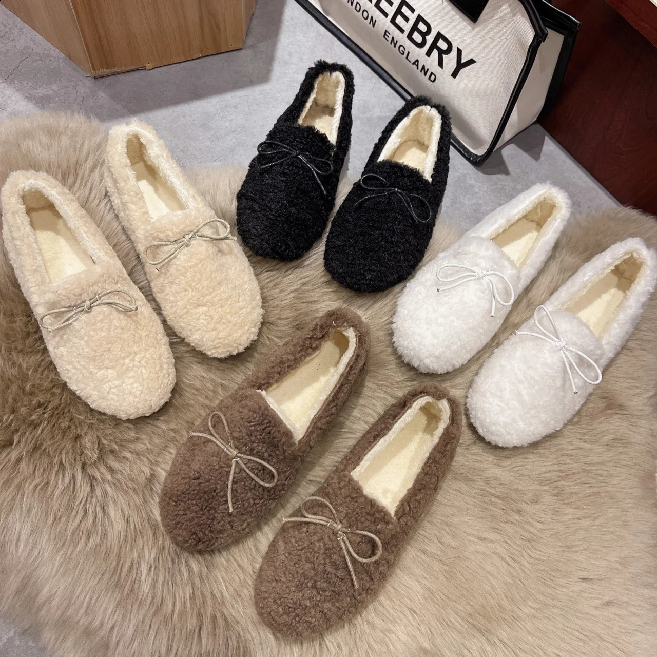 Fashion Womens Winter Warm Outdoor Shoes Ladies Casual Plush Flats SlipOn Loafers Moccasins Femme Winter Cotton Shoes 251023