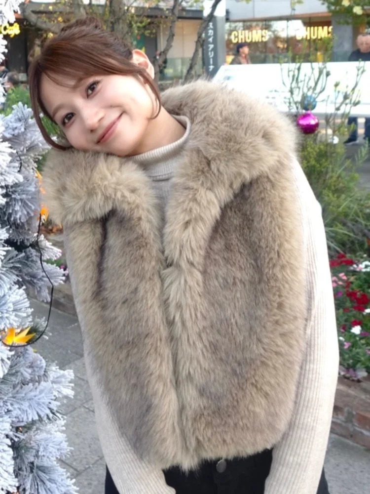 Fashion Lapel Fur Vests Women Chic Solid Stand Collar Sleeveless Loose Short Vest Casual 2025 Lady Daily Street Outerwears 251027