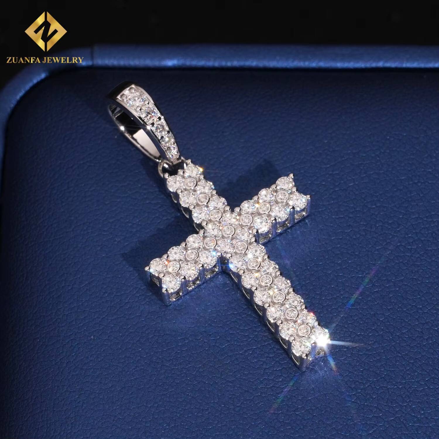 New Products Fashion Ice Out VVS Moissanite Cross Pendant 925 Sterling Silver Pass Diamond Tester Hip Hop Style Jewelry with GRA