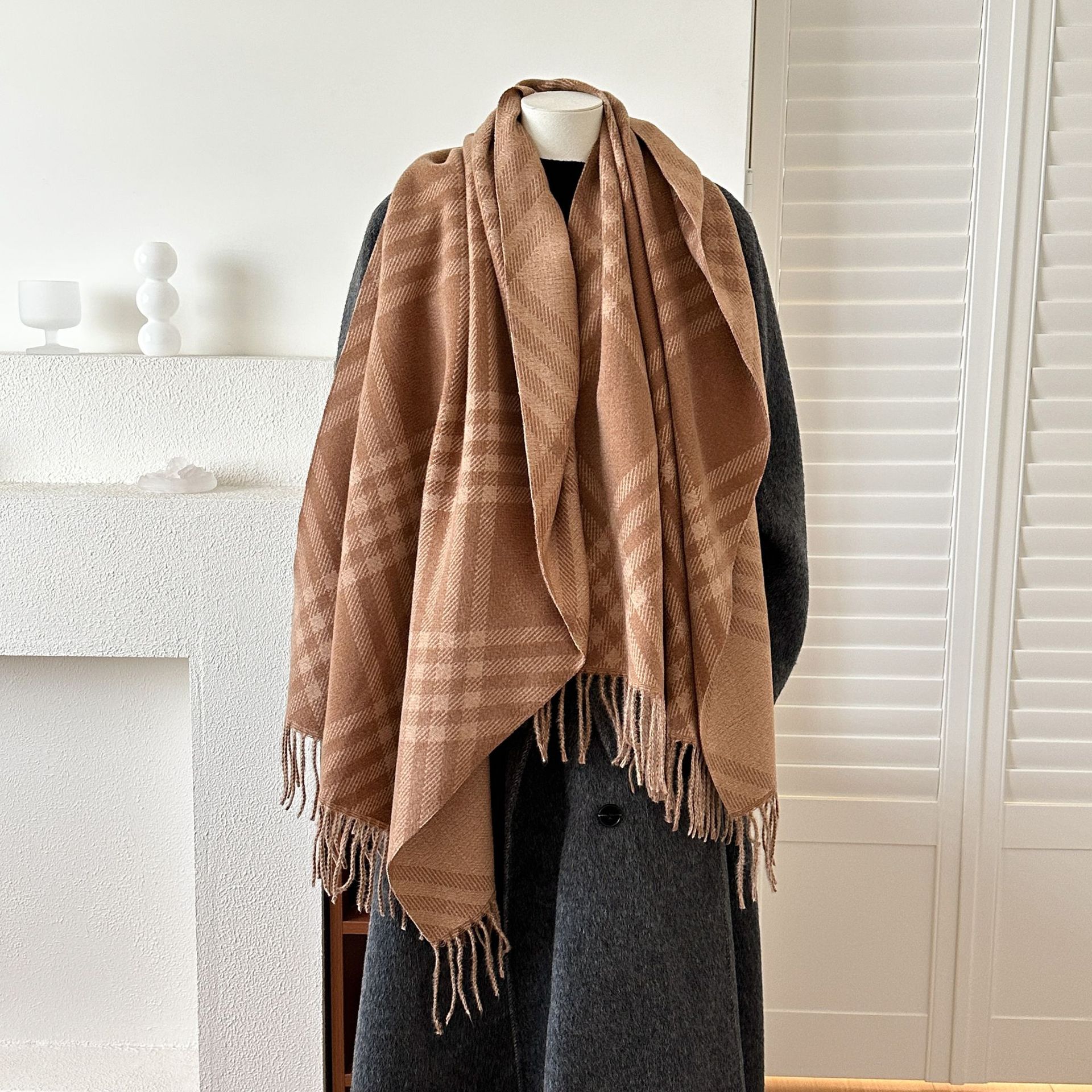 Designer free shipping scarves 2025 High-Quality medium to long thick scarf fashionable and warm imitation cashmere scarf plaid shawl scarf Fabric-sof