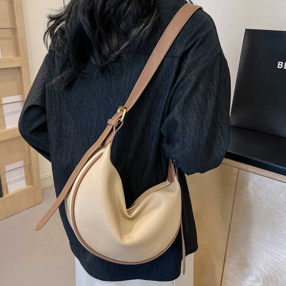 Texture Soft Leather Bag Womens New Dumpling Bag Womens Crossbody Bag Crescent Underarm Bag Large Capacity Commuter BagT251028