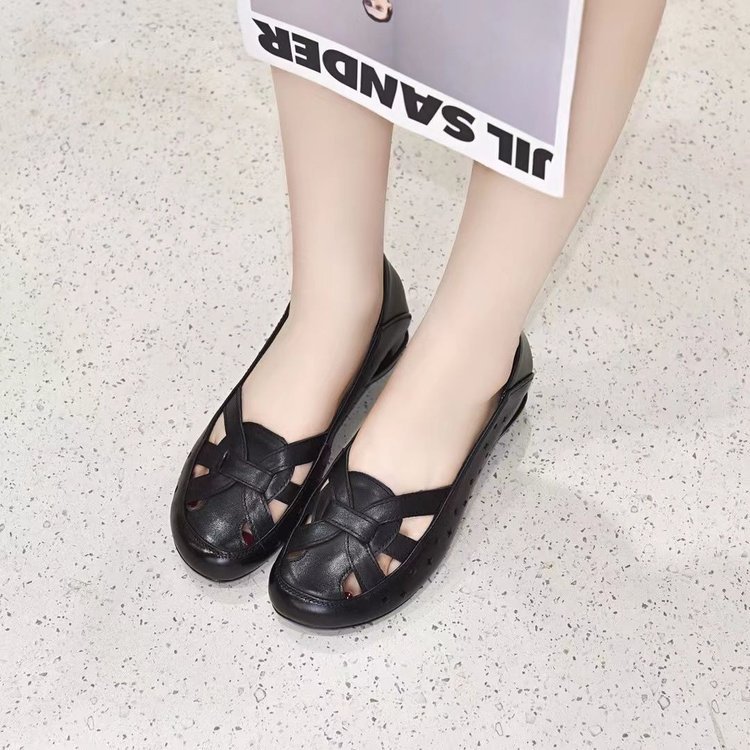 Women's shoes spring and summer flat middle-aged and elderly women's shoes hollow leather shoes with low heels